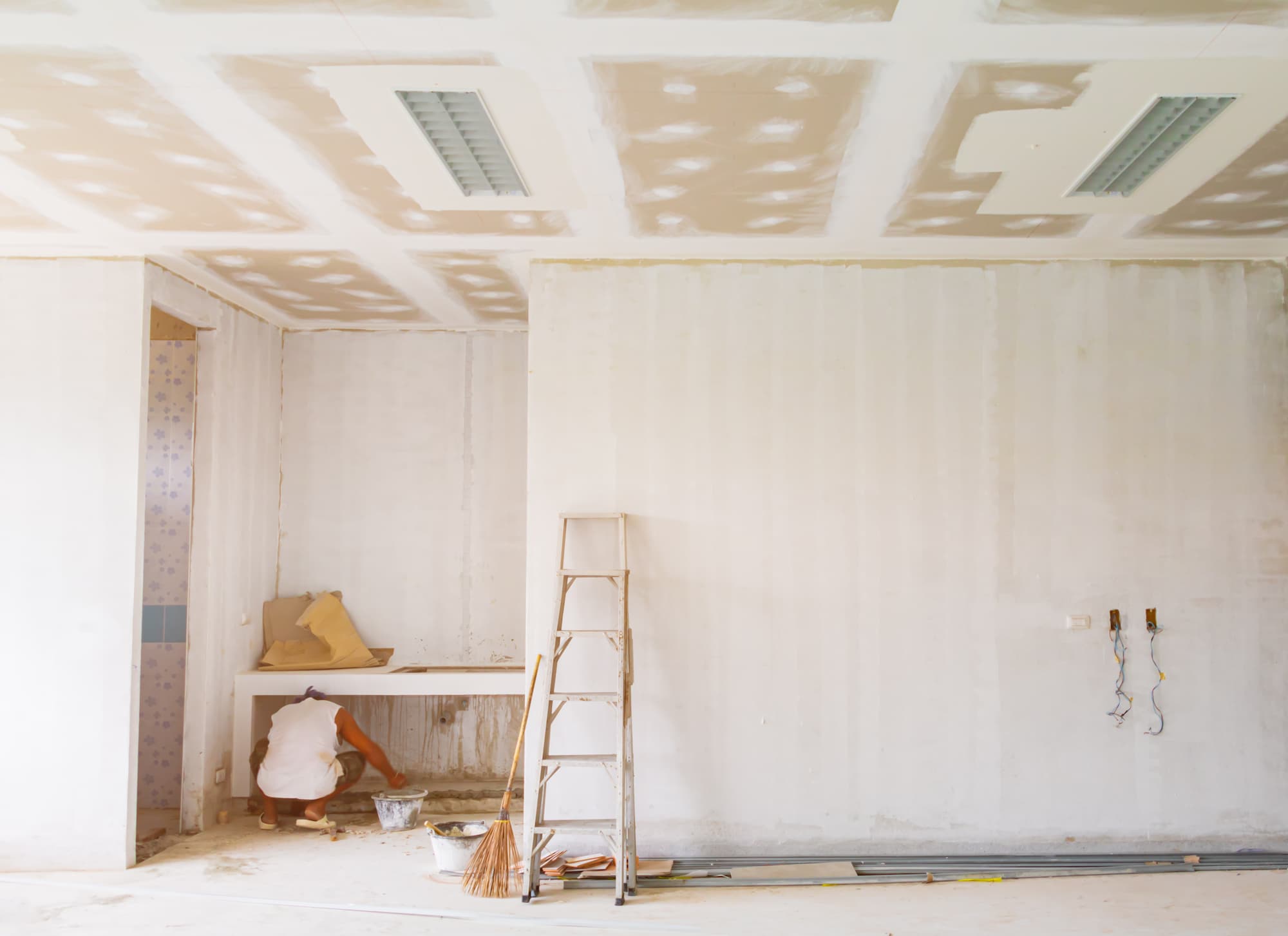 Comment int&eacute;grer des rangements sur mesure directement dans vos cloisons en placo ? Erstein
